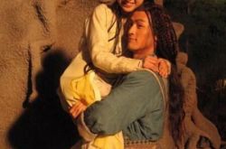 胡歌林依晨微博暧昧网友高呼：在一起  两人旧情大揭秘 