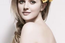 神犬小七2外国女演员伊莉莎饰演驯兽师 被赞演技了得 