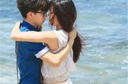 胡夏的女朋友的图片大全 两人亲密说笑显暧昧 