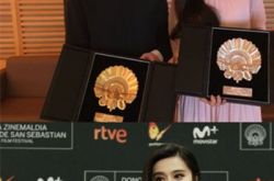 电影《我不是潘金莲》获奖 范冰冰冯小刚盛装出席获赞无数 