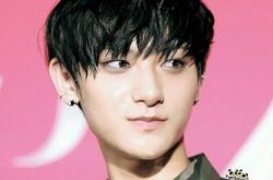 黄子韬的写真帅气逼人 曝其SM调解失败解约理由各执一词 