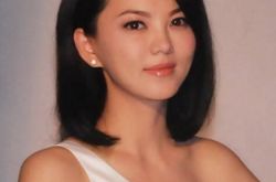 李湘个人泳装图片性感优雅 与女儿共担任主持人 