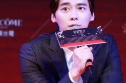 李易峰怦然心动吻戏尺度太大 杨幂遭其袭胸恺威吃醋全程臭脸 