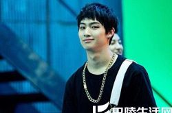 林在范高清图片帅气十足 曾遇到轻微交通事故 