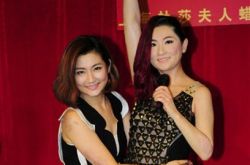 she合体揭幕蜡像 本尊与蜡像傻傻分不清 