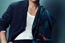 黄晓明录节目被砸要害 网友调侃：半打孩子悬了 