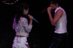 蔡依林罗志祥演唱会同台热吻 小猪变身gaga场面火爆 