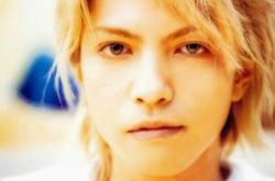 彩虹乐队主唱hyde对动漫歌曲霸榜不满 引发日本网友争议 