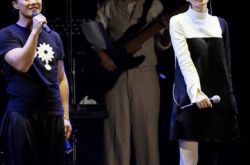 因为爱情陈奕迅王菲图片展示 Eason谈菲姐称不认识 