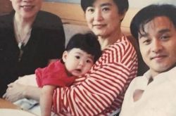 林青霞荣升外婆全家照流出 继女近日生下混血宝宝 