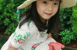 金秀贞父母颜值超高 这位混血小萝莉的粉丝可绕地球一圈 