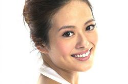 许亦妮微博回应谣言 Whitney Hu被疑做小三 