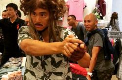 彭于晏微博图片笑翻众人 称自己没想过靠脸吃饭 