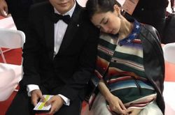 黄晓明摸杨颖子宫宣布怀孕 结婚一周年喜获俩宝贝 