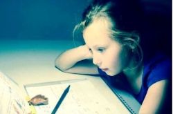 李玉刚生活照晒出女儿照片 曝隐婚9年 