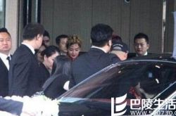 黄晓明的车子大曝光 十几辆婚车十分壮观 