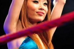 撒娇小女人武林风宝贝娇娇 比基尼美女大秀身材 