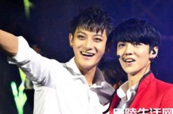 exo香港演唱会鹿晗出手搭救队友 黄子韬坠台险有危险 