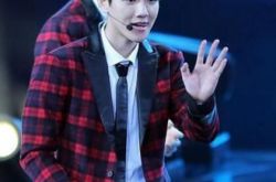 exo跨年晚会帅气舞台 独张艺兴缺席引质疑 