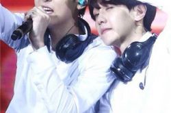 灿烈伯贤合照被调侃有基情 两人到死都是冤家 