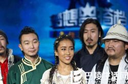 吉克隽逸杭盖组合一起唱   最炫民族风助阵逐梦人 