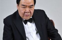 郑则仕探班吕良伟   两人尽显兄弟情 