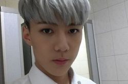 吴世勋机场手机摔两半  阿基米德开拍甚是帅气 