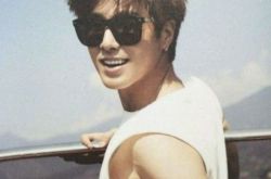 郑允浩退伍时间是什么时候 正牌女友现身被曝光 