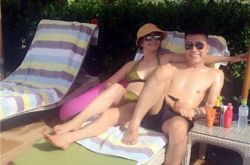 伍咏薇练海棠微博大秀幸福 结婚14年依旧甜蜜不已 