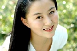 周牧茵整容被曝  照片前后对比 