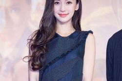 baby杨颖穿高跟长靴露面  优雅知性很迷人 