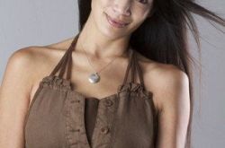 郑佩佩的女儿有几个 传闻小女儿原子鏸最为出色 