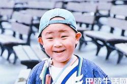 郝邵文小时候搞笑图片还记得吗？ 再看逗趣光头小和尚 