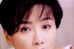 袁洁莹和黎姿美貌不相上下 两人演艺命运却大不相同 