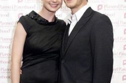 揭秘约瑟夫·摩根女友是谁 两人因戏生情 