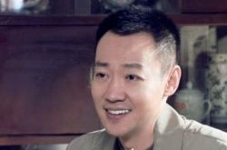 辛柏青女儿漂亮出镜  与妻子朱媛媛结婚8周年 