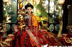 周牧茵再演悲情王后 王皇后统领后宫气度不凡 