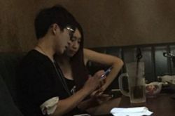 火了的薛之谦出场费是多少 他疑似与不明女子甜蜜喂食被拍 