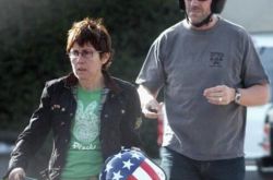 揭秘男星休·劳瑞的妻子是谁  盘点英国明星们的“老婆” 