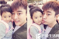 贾乃亮送甜馨上学成日常 更新微博大方晒亲密合照 