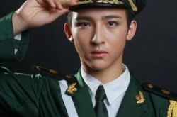 毛若懿的女朋友曝光 青春系写真温暖气质展现别样魅力 