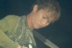 黄家驹最后一次演唱会是什么时候？ 黄家强含泪向亡兄道歉 