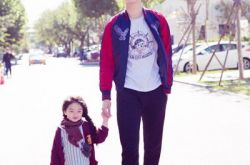 【娱乐周扒皮】《爸爸去哪儿》董力阿拉蕾萌翻网友 全新父女档魅力四射