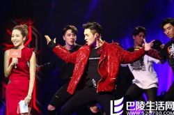 侯佩岑口误错把张艺兴喊成宋艺兴 张艺兴:没事的姐姐