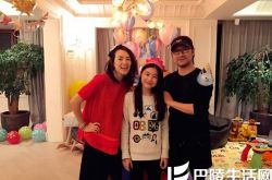 又怼？葛荟婕微博喊话章子怡:不许拿我孩子展示母爱