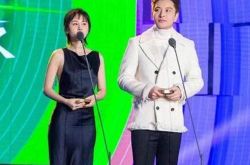 昔日情侣王子文贾乃亮同台互调侃 网友感慨时光匆匆