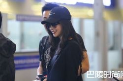 baby复出拍节目 现身机场满脸笑容产后心情大好