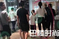 白百何携元宝现身 白百何陈羽凡被离婚出轨事件始末