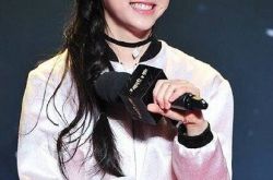 欧阳娜娜回应退学：为什么书一定要在学校读?