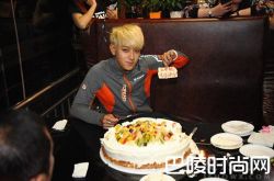 吸黑体黄子韬庆生自称太子 黄子韬被黑的十大原因